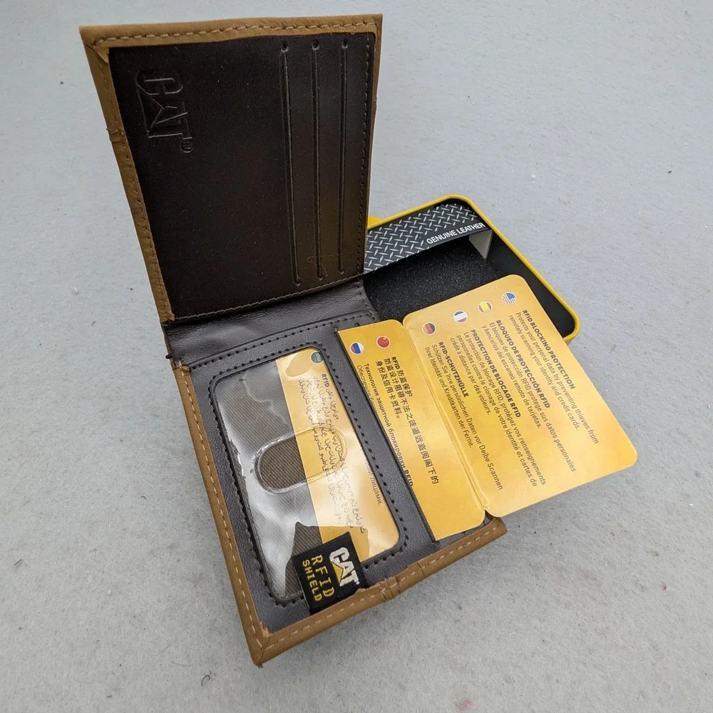 CAT 29CTW00017-230 Leather RFID Bi-fold Wallet Men Tan Genuine Leather OS